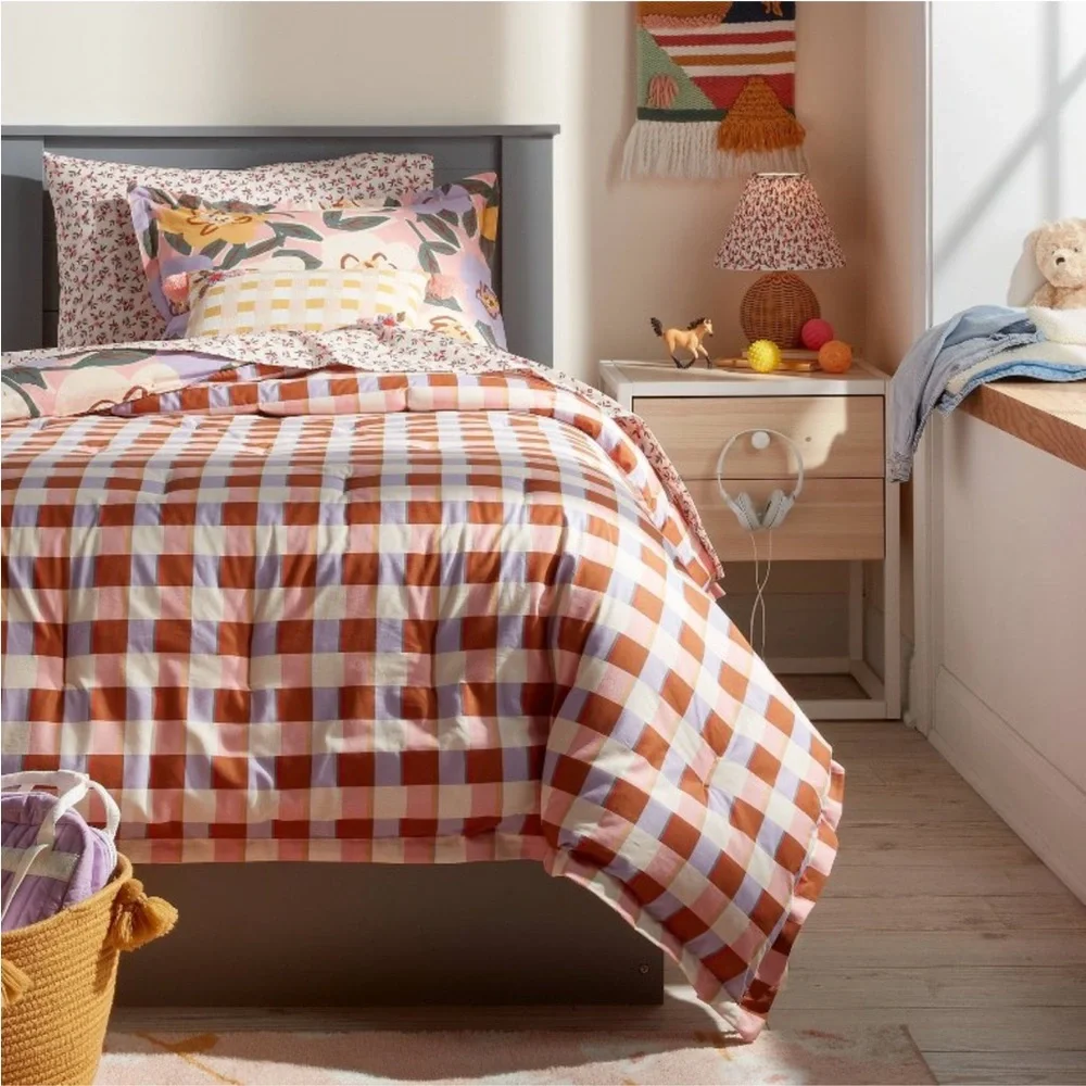 PILLOWFORT NWT flower/plaid reversible kids comforter set -twin